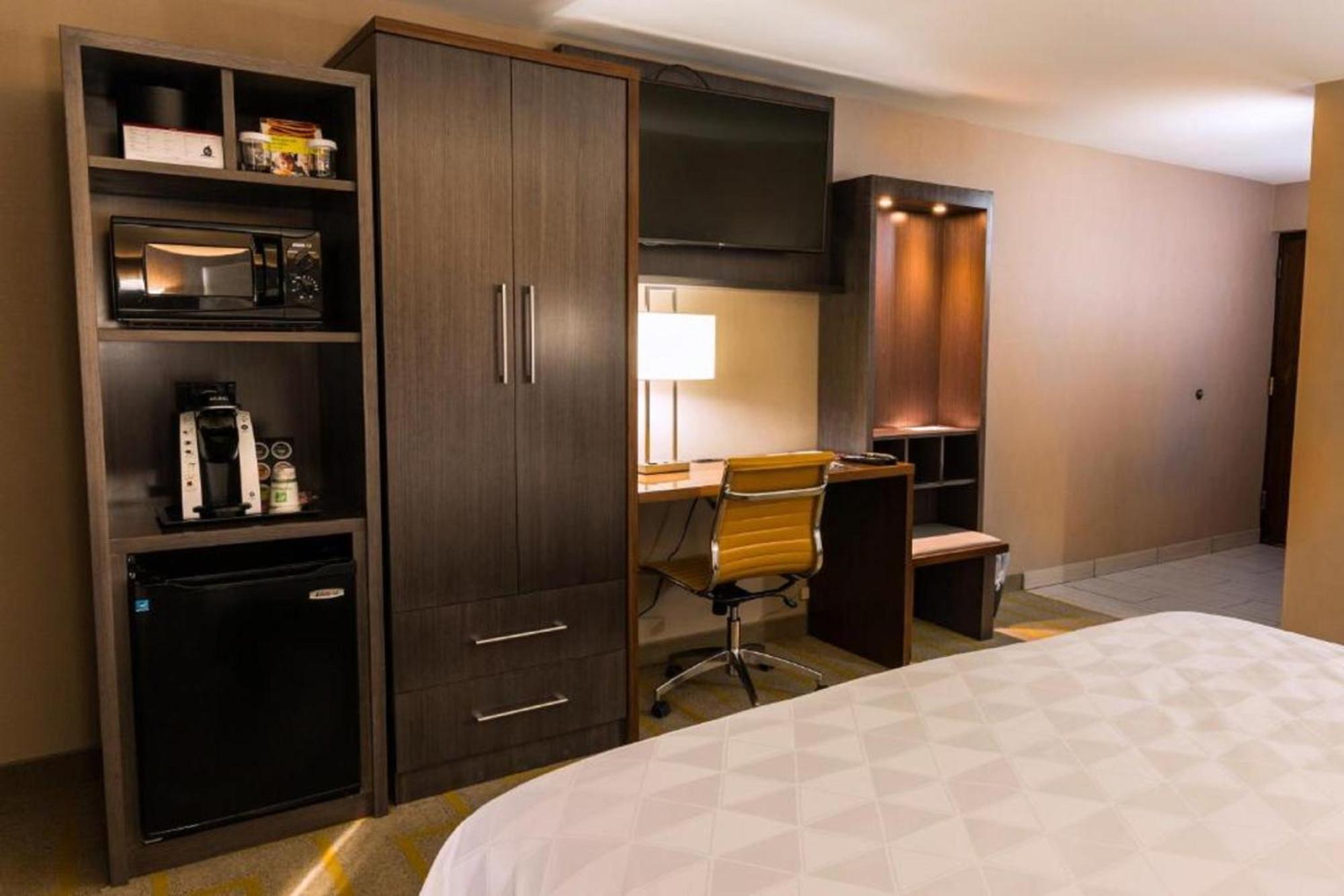 Holiday Inn Chicago Sw-Countryside Confctr By Ihg Екстер'єр фото